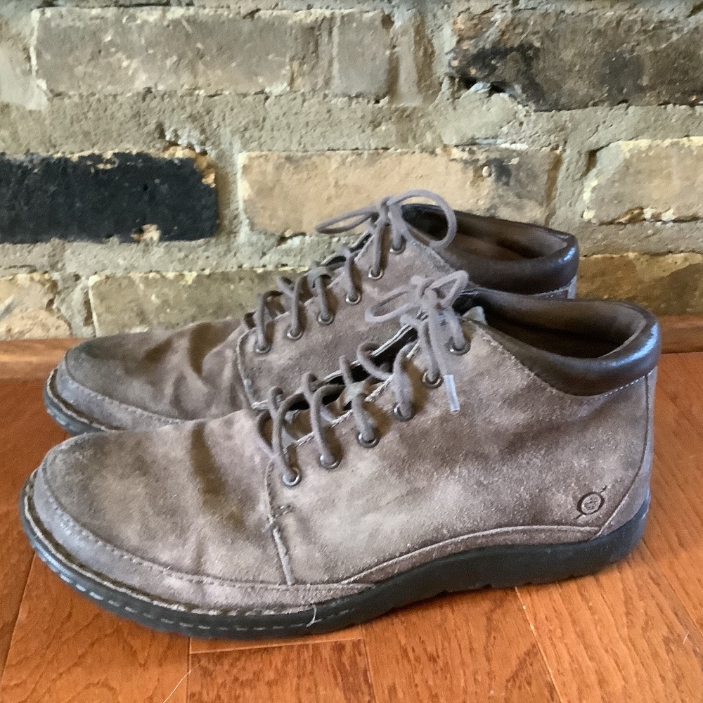 Mens Born chukka boot, size 10.5